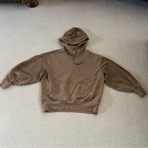 Nike hooded long sleeved textured tan light sweatshirt. Women’s medium.